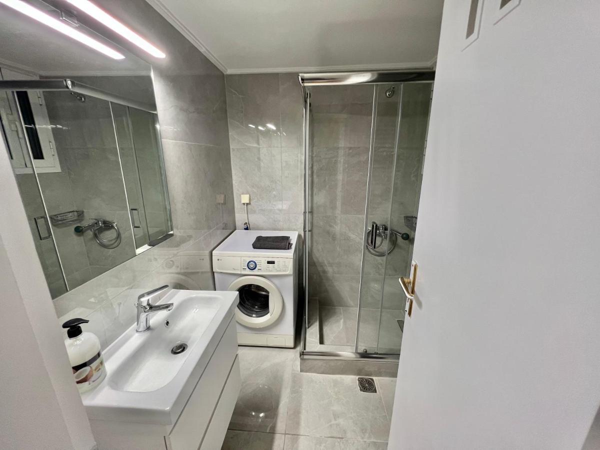 Victoria Grand Palace Apartments เอเธนส์ ภายนอก รูปภาพ