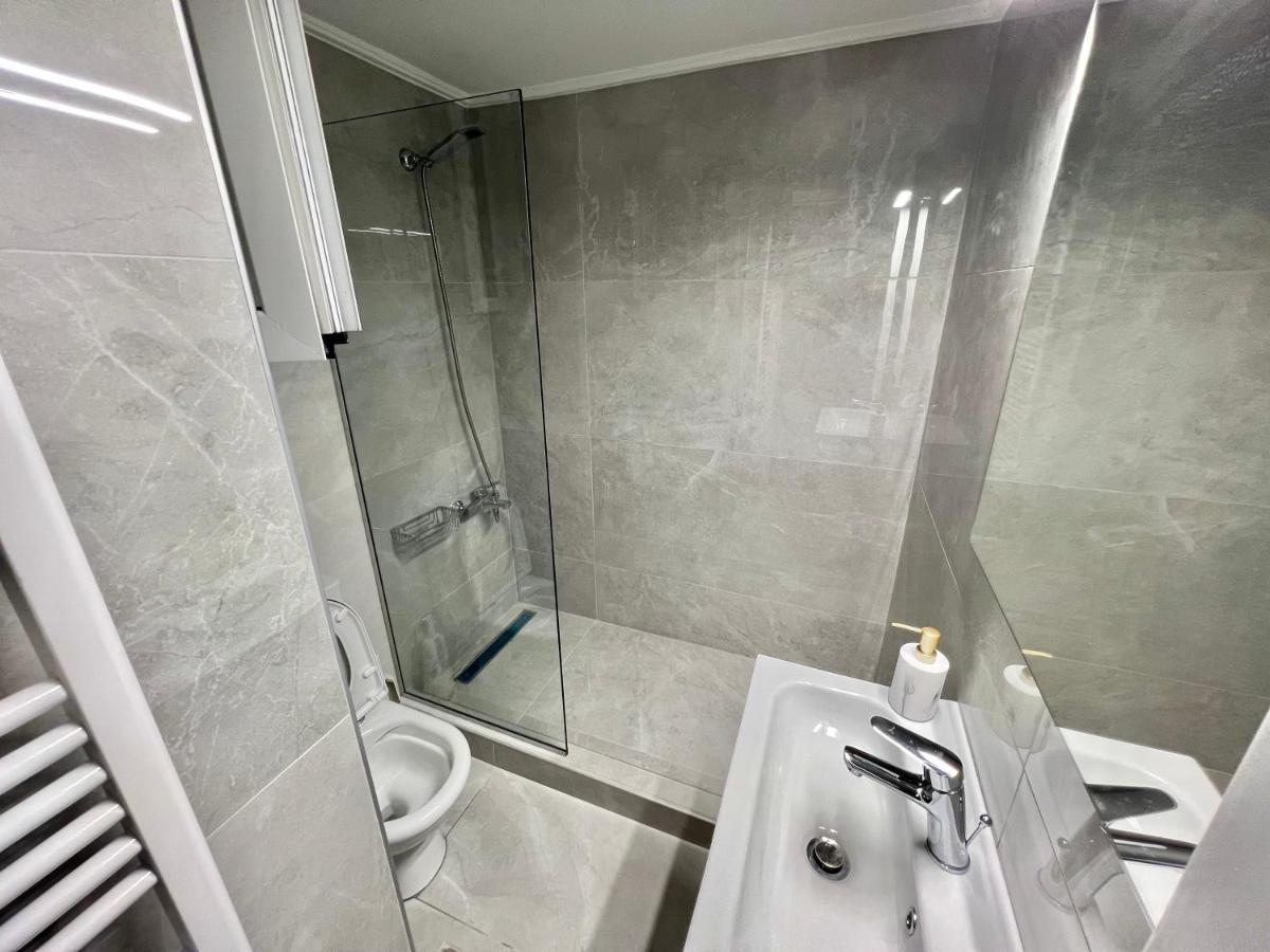 Victoria Grand Palace Apartments เอเธนส์ ภายนอก รูปภาพ