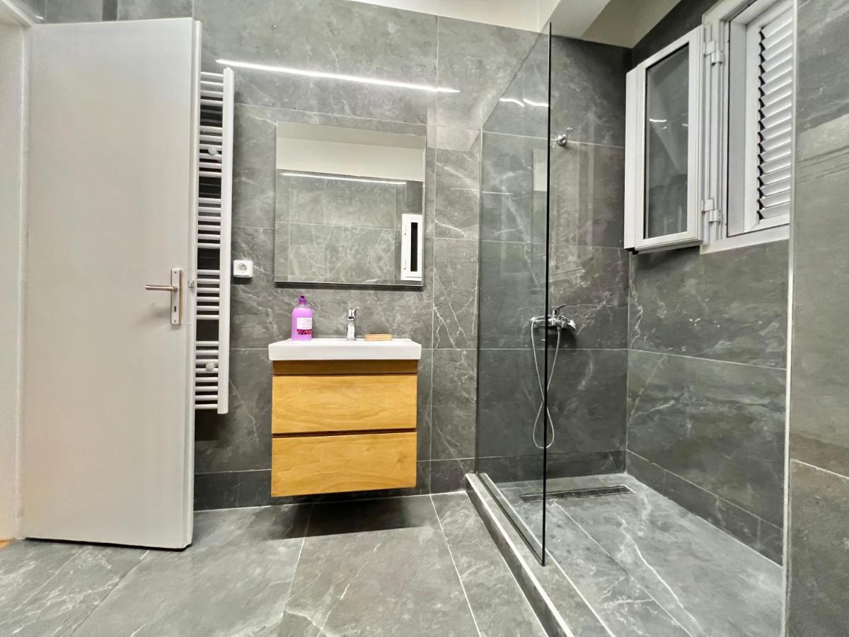 Victoria Grand Palace Apartments เอเธนส์ ภายนอก รูปภาพ