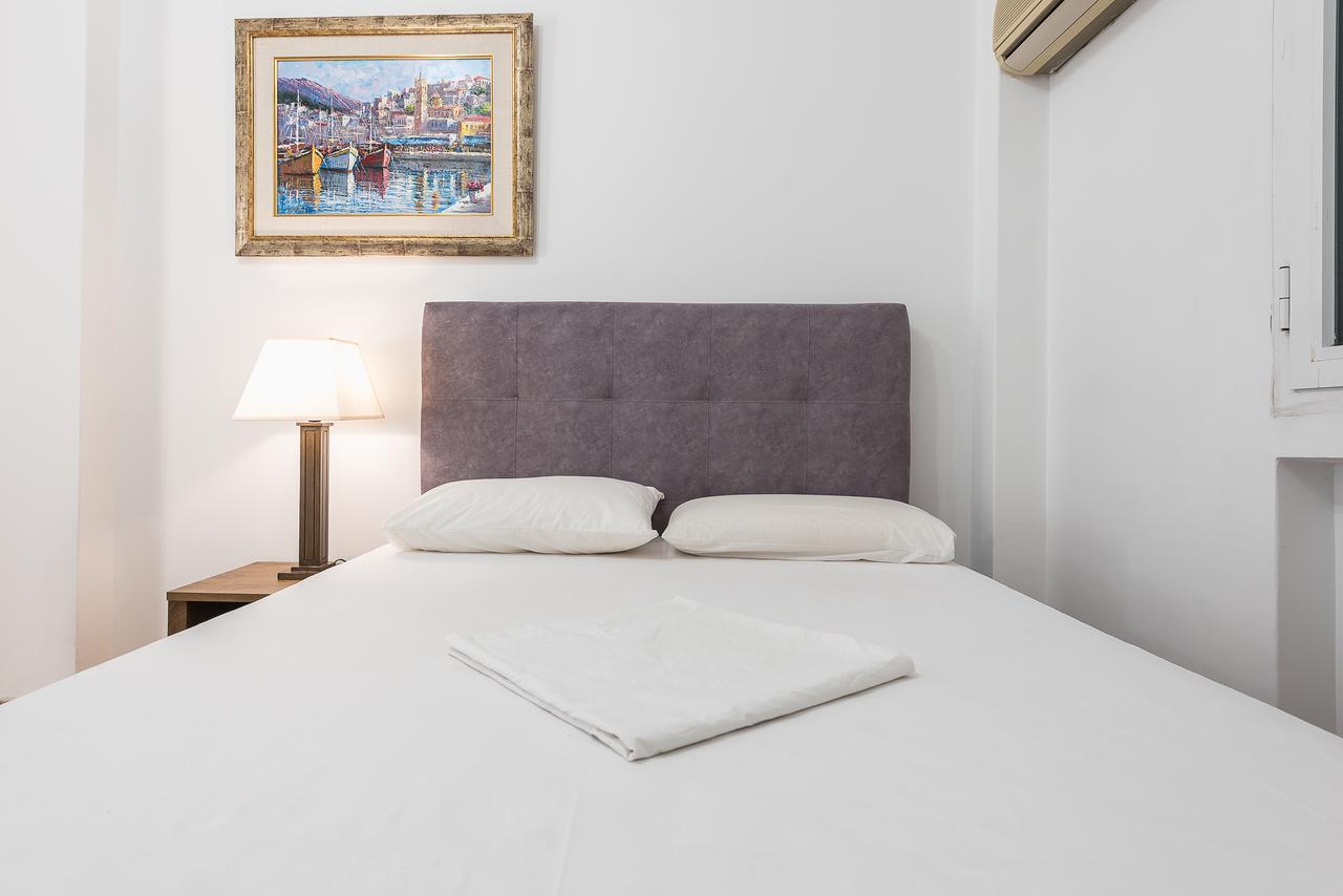 Victoria Grand Palace Apartments เอเธนส์ ภายนอก รูปภาพ
