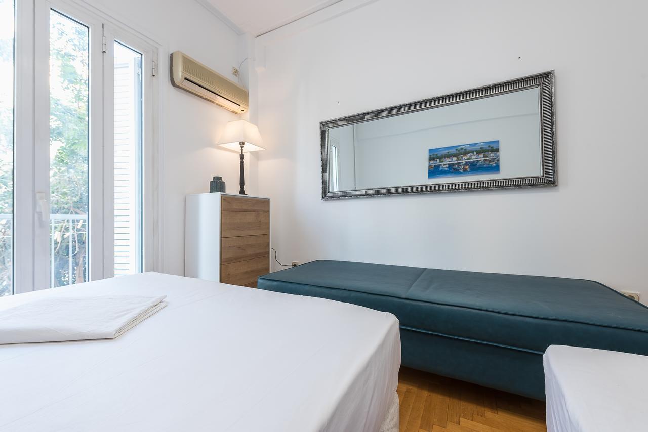 Victoria Grand Palace Apartments เอเธนส์ ภายนอก รูปภาพ