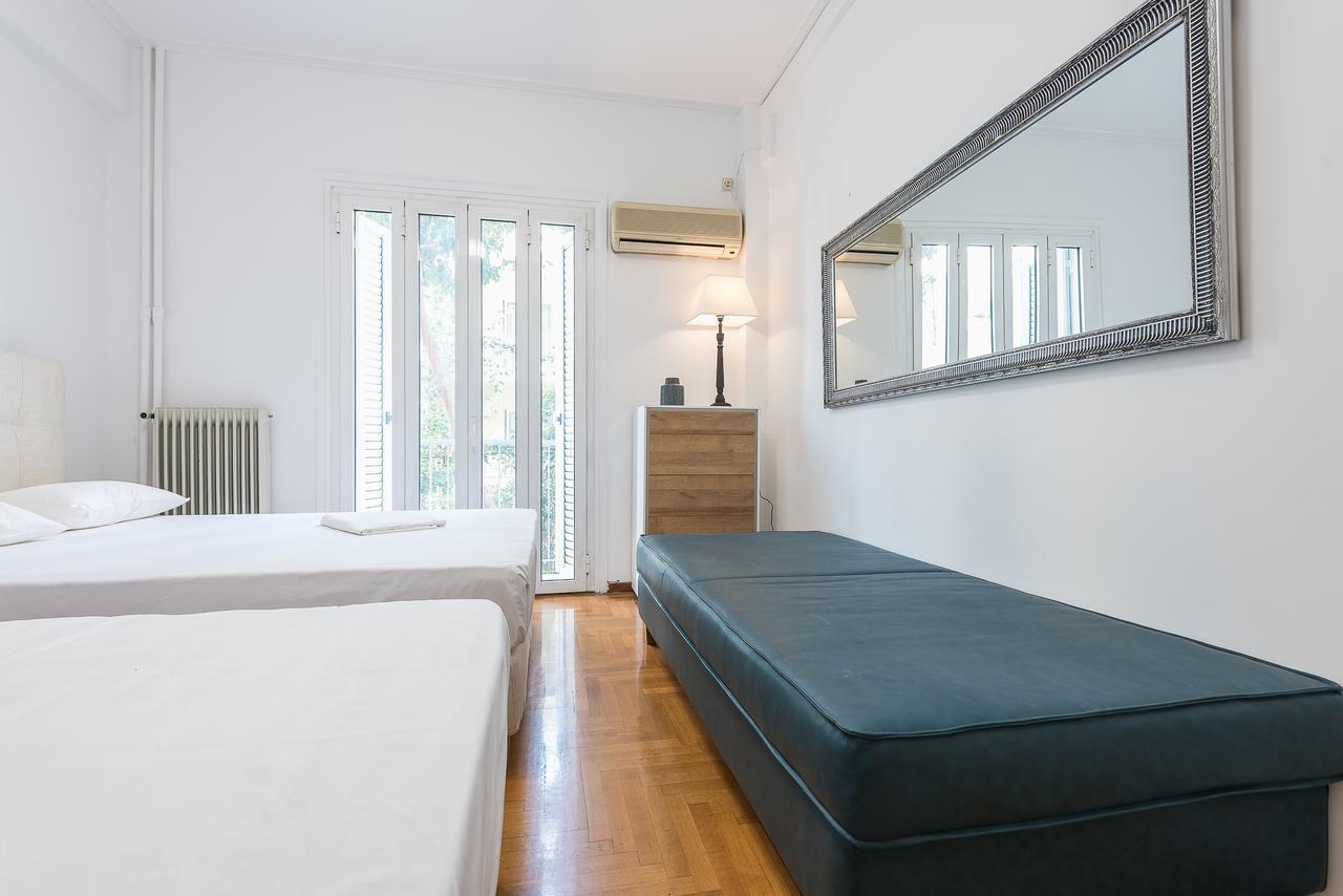 Victoria Grand Palace Apartments เอเธนส์ ภายนอก รูปภาพ